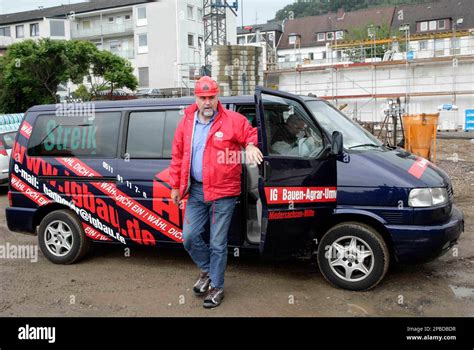 Der Vorsitzende Der Gewerkschaft Ig Bau Klaus Wiesehuegel Kommt Am