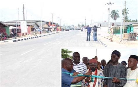 Fashola Hands Over Flats H A B Fasinro Court In Apapa Pics