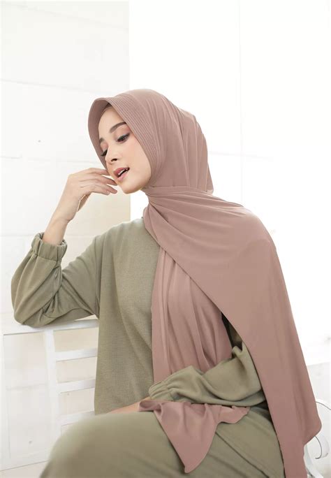 Jual COTTON BEE Pashmina Pad Instant Jersey Sahara Sand Original 2024