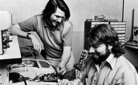 Steve Jobs Y Steve Wozniak Fundaron Apple En El Año 1976 Economia Digital Companias