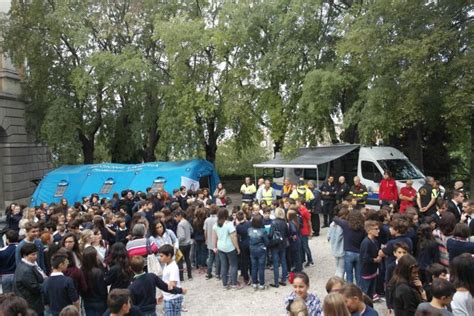 Evacuazione Post Sisma Simulazione Alla Scuola San Paolo Di Perugia