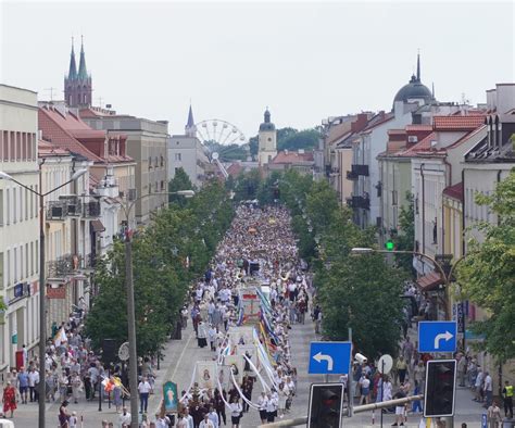 Bo E Cia O Procesja Przesz A Ulicami Bia Egostoku T Umy Wiernych