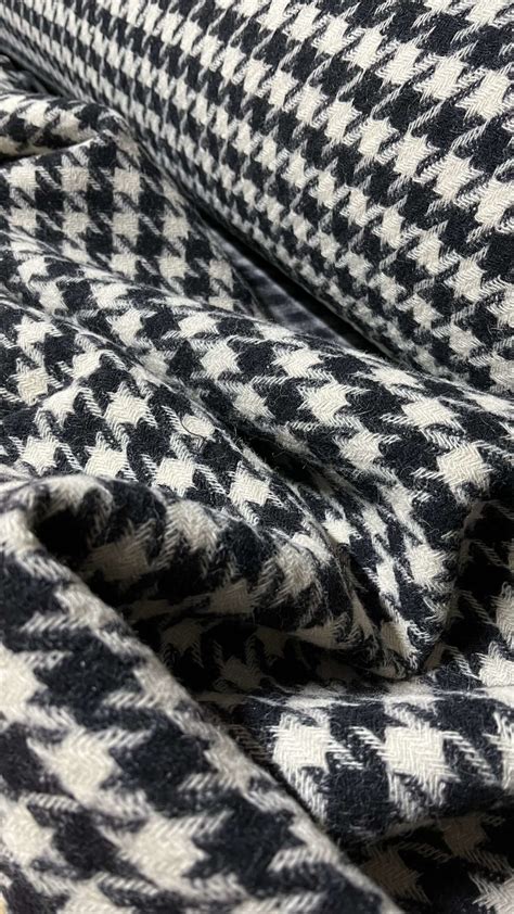 Echantillon De Double Drap De Laine Reversible Noir Et Blanc Motifs