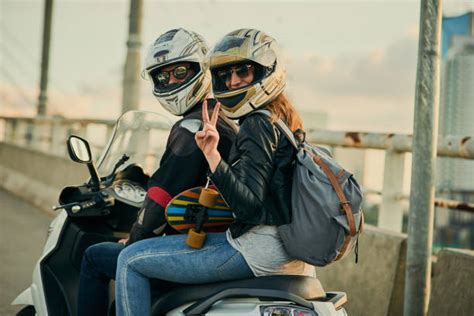 7 Alasan Pacaran Naik Motor Lebih Romantis Anak Mobil Jangan Baper
