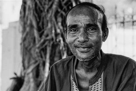 [Thanlyin, Myanmar] Weak Smile Of A Man | Photo by awazo.com