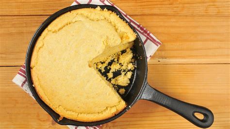 Bobby Flay S Cast Iron Skillet Cornbread