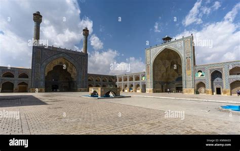 Jameh Mosque Isfahan Iran Stock Photo Alamy