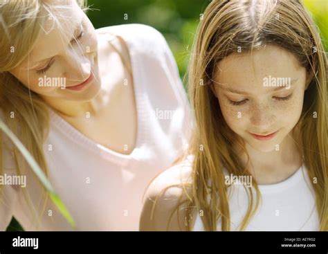 Maman Parle Enfant Banque De Photographies Et Dimages à Haute Résolution Alamy