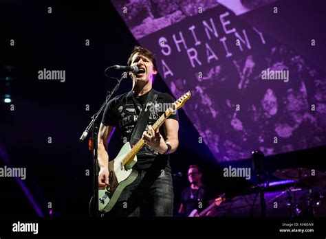 James blunt live concert hi-res stock photography and images - Alamy