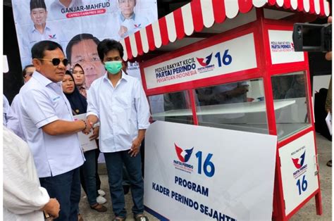 Terima Gerobak Gratis Pedagang Doakan Partai Perindo Lolos Ke Senayan