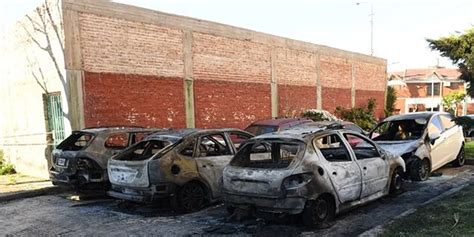 Nuevo Ataque De Quemacoches Autos Incendiados En Un