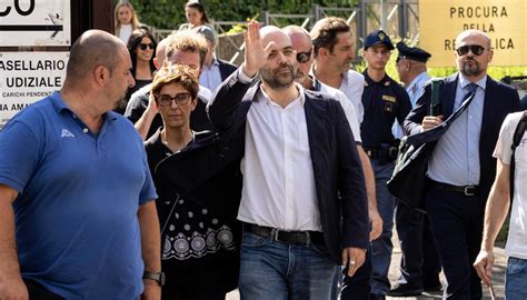 Saviano A Processo Per Aver Definito Meloni E Salvini Bastardi In