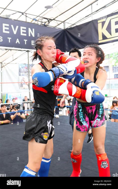 Muay Thai: Girl Power Stock Photo - Alamy