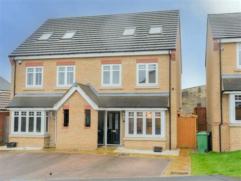 3 Bed Semi Detached House For Sale In Lordswood Grange Pudsey Ls28