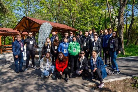 Clujul Verde Noi Arbori Au Fost Planta I Al Turi De Copii I