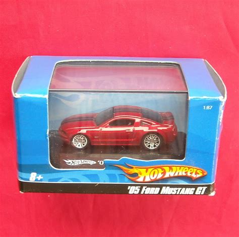 Hot Wheels 05 Ford Mustang GT Mattel 1 87