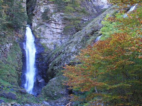 Cascade Et Gouffre Denfer