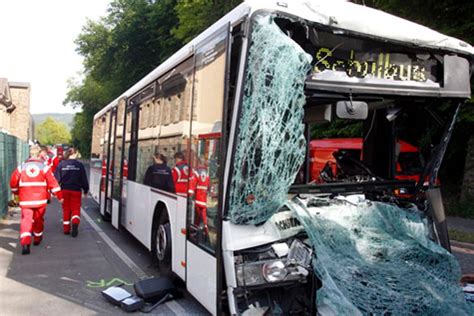 Gummersbach Lkw Rast In Schulbus