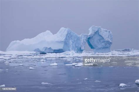 118 Icebergs Wilhelmina Bay Antarctica Stock Photos, High-Res Pictures, and Images - Getty Images