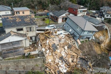 Japan Earthquake Death Toll Climbs To 55 Amid Search For Survivors The Epoch Times