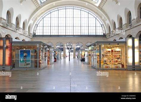 Hall De La Gare De Lest Paris France Europe Photo Stock Alamy