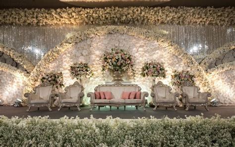 Inspirasi Dekorasi Pelaminan Modern Dan Mewah Reception Stage Decor