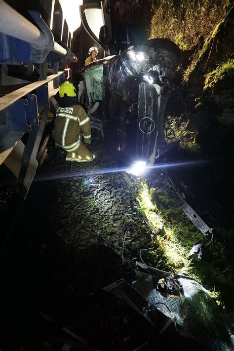 Schwer Verkehrsunfall In Ratingen Update Zug Erfasst Mercedes