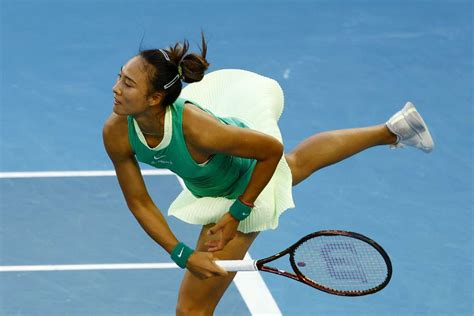 Australian Open Zheng derrota Kalinskaya de virada e chega à semi pela