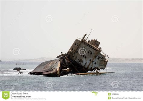 Ruina De La Nave En El Mar Rojo Imagen De Archivo Imagen De Ruinas