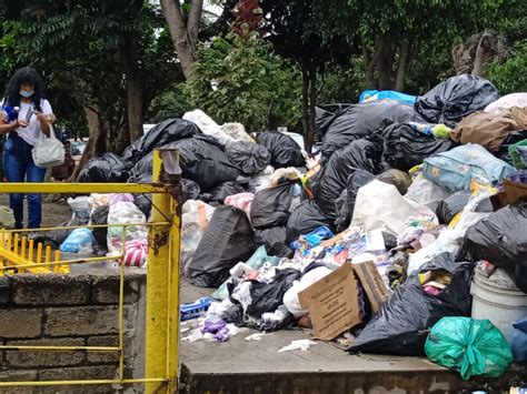 Arrojan Media Tonelada De Basura En El Infonavit Primero De Mayo