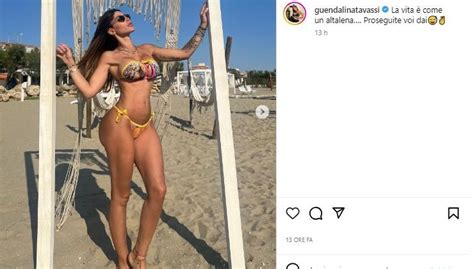 Guendalina Tavassi Foto Calde In Spiaggia Quando A Scottare Non è