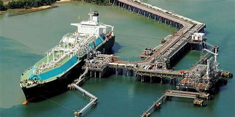 Petronas Delivers Lng Cargo Upstream Online