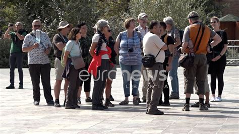 Për vizitë në Shqipëri Tirana plot me turistë transporti publik një