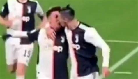 Paulo Dybala explica por qué se dio un beso en la boca con Cristiano