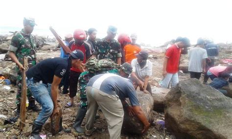 Kodam II Sriwijaya Kerahkan Pasukan Bantu Evakuasi Korban Tsunami