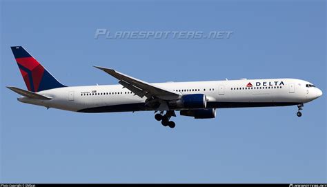 N Mh Delta Air Lines Boeing Er Photo By Omgcat Id