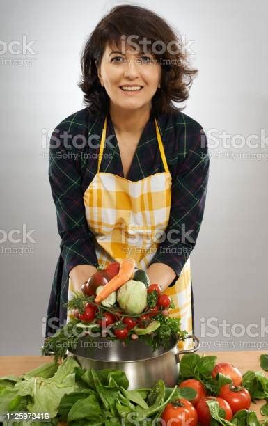 야채와 남 비 건강한 식생활에 대한 스톡 사진 및 기타 이미지 건강한 식생활 루마니아 목재 재료 Istock