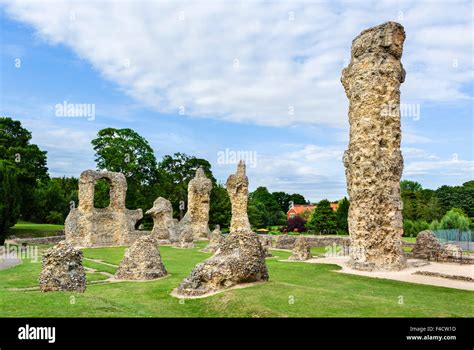 The Ruins Of The Abbey Of St Edmund Abbey Gardens Bury St Edmunds Suffolk England Uk Stock