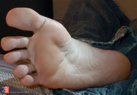 Aimes Tu Mes Pieds ZB Porn