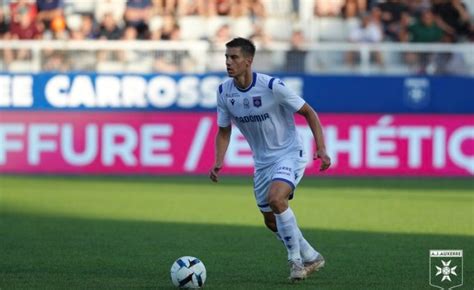 Aj Auxerre Un Cadre Out Juste Avant La Reprise