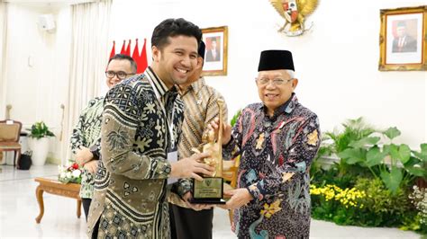 Foto Pemprov Jatim Raih Dua Penghargaan Di Istana Wapres Emil Dardak