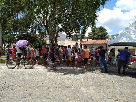 Social Da FundaÇÃo JosÉ Silveira Distribui Kits Cesta BÁsica Em