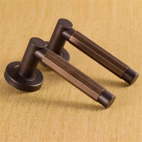 Dørgreb Turnstyle Designs Amalfine Sort Bronze Blank Krom Model P1440 Dørgreb