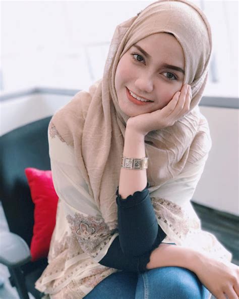 Yuna Zainal Beautiful Hijaber Sweety Malaysian Hijabi