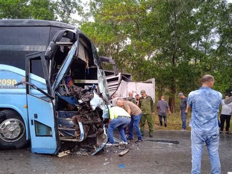 Un Muerto Y 11 Heridos En Un Accidente En Cuba Entre Un V8 Y Un ómnibus