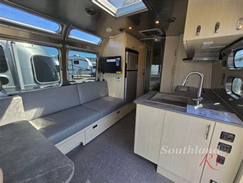 New 2024 Airstream RV Flying Cloud 25FB Twin Travel Trailer At