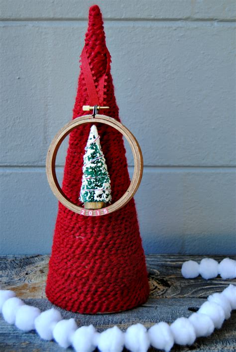 Embroidery Hoop Christmas Ornaments - A Night Owl Blog