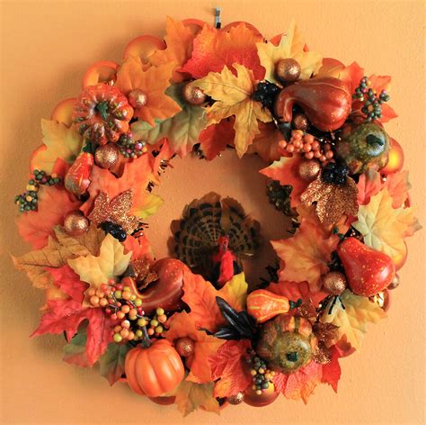 Thanksgiving ornament wreath from Halloween 'leftovers' - put a little ...