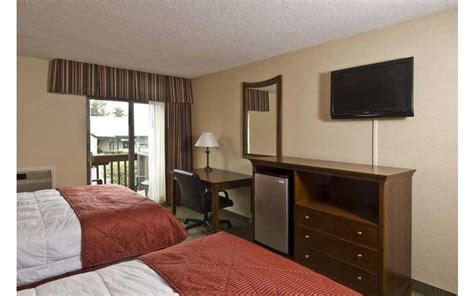 Clarion Inn & Suites of Lake George: Deluxe & Modern Accommodations at the Lake George Outlets