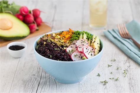 Ricetta Buddha Bowl Di Riso Nero Avocado E Carote Arrostite